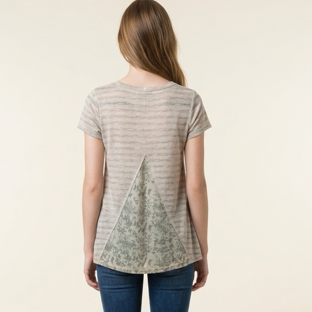 NWT Mystree Women’s Cream Tan Stripe Blouse With Back Floral Cutout - Size M